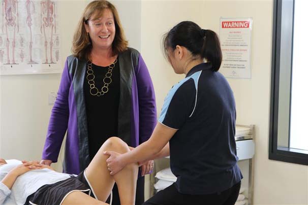 Emeritus Professor Jennie Scarvell with a student focusing on a study relating to stiffness in knees in 2018.