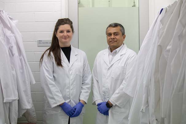 Emeritus Professor Tariq Ezaz (right) with a student in a laboratory in 2018.