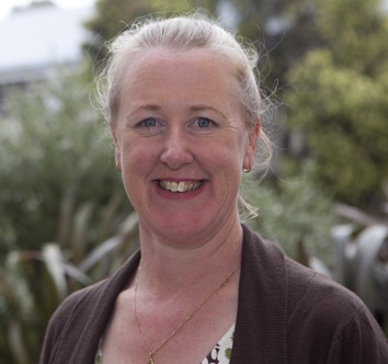 Dr Fiona Dyer